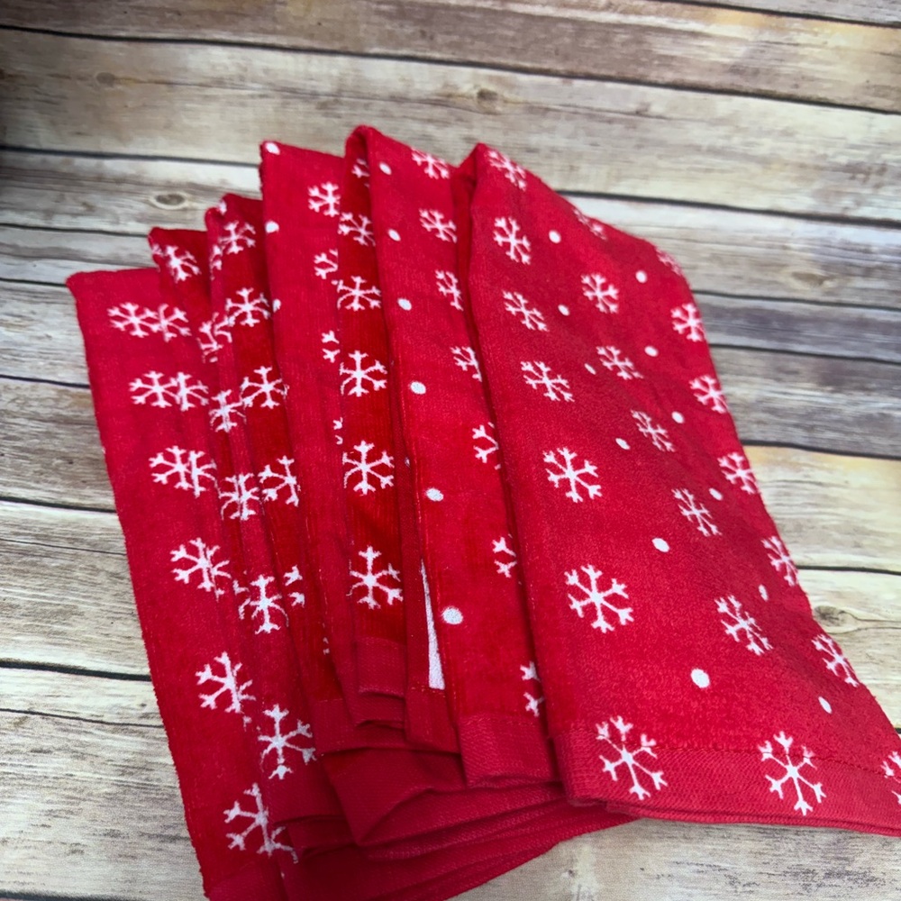Red Snowflake Kitchen Towels. set of 10 towels, 6 of the same Red pattern.